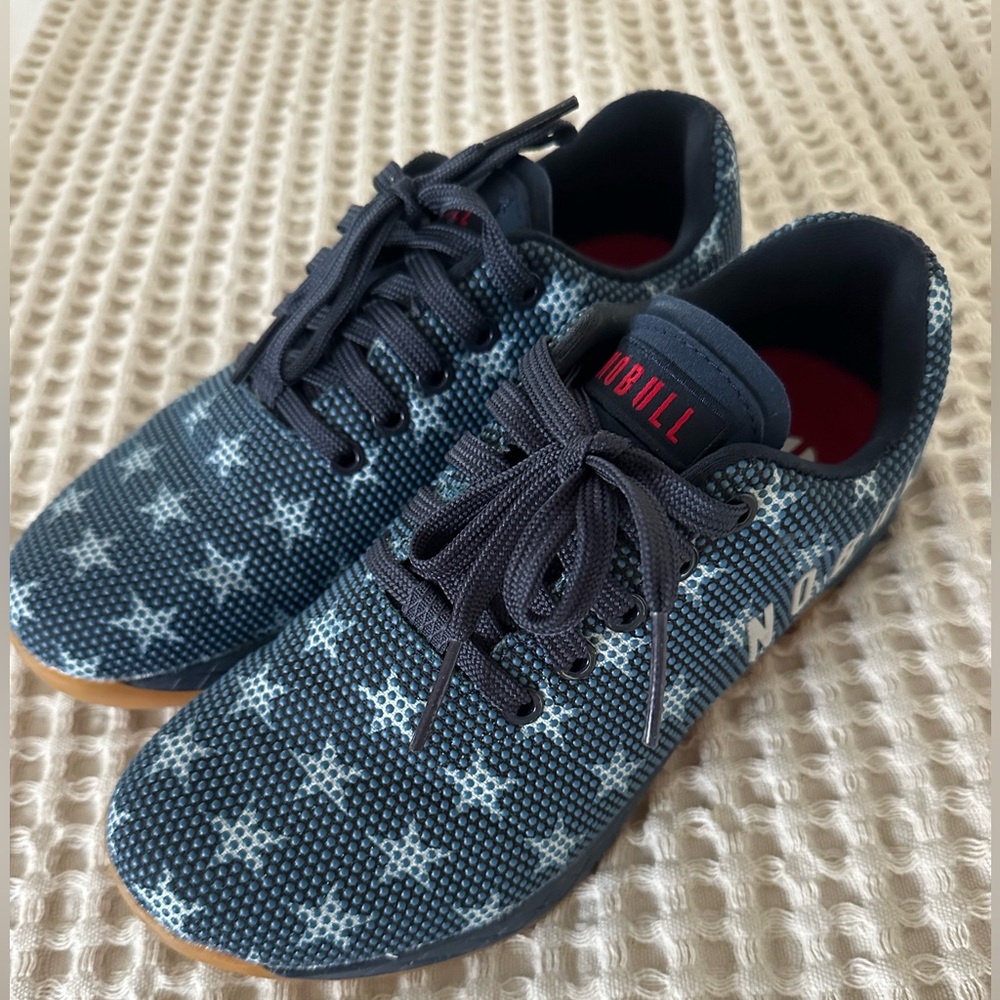 Nobull flag trainers size 7